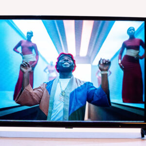 43 AND 32 INCHES RECHARGEABLE TV WITH SOLAR PANEL AND INBUILT LITHIUM BATTERY
