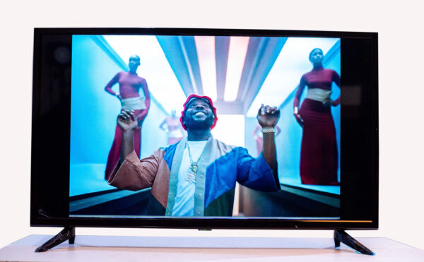 43 AND 32 INCHES RECHARGEABLE TV WITH SOLAR PANEL AND INBUILT LITHIUM BATTERY