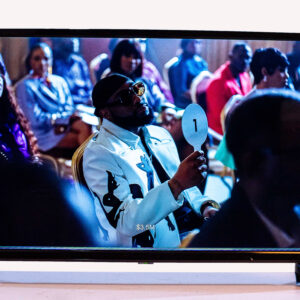 Rechargeable Smart TV, available in 43'' and 32''