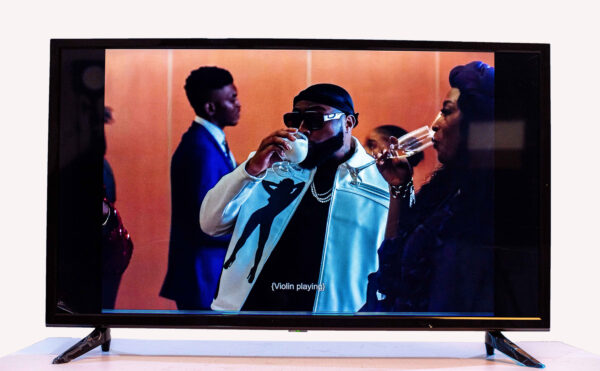 Rechargeable Smart TV, available in 43'' and 32'' - Image 3